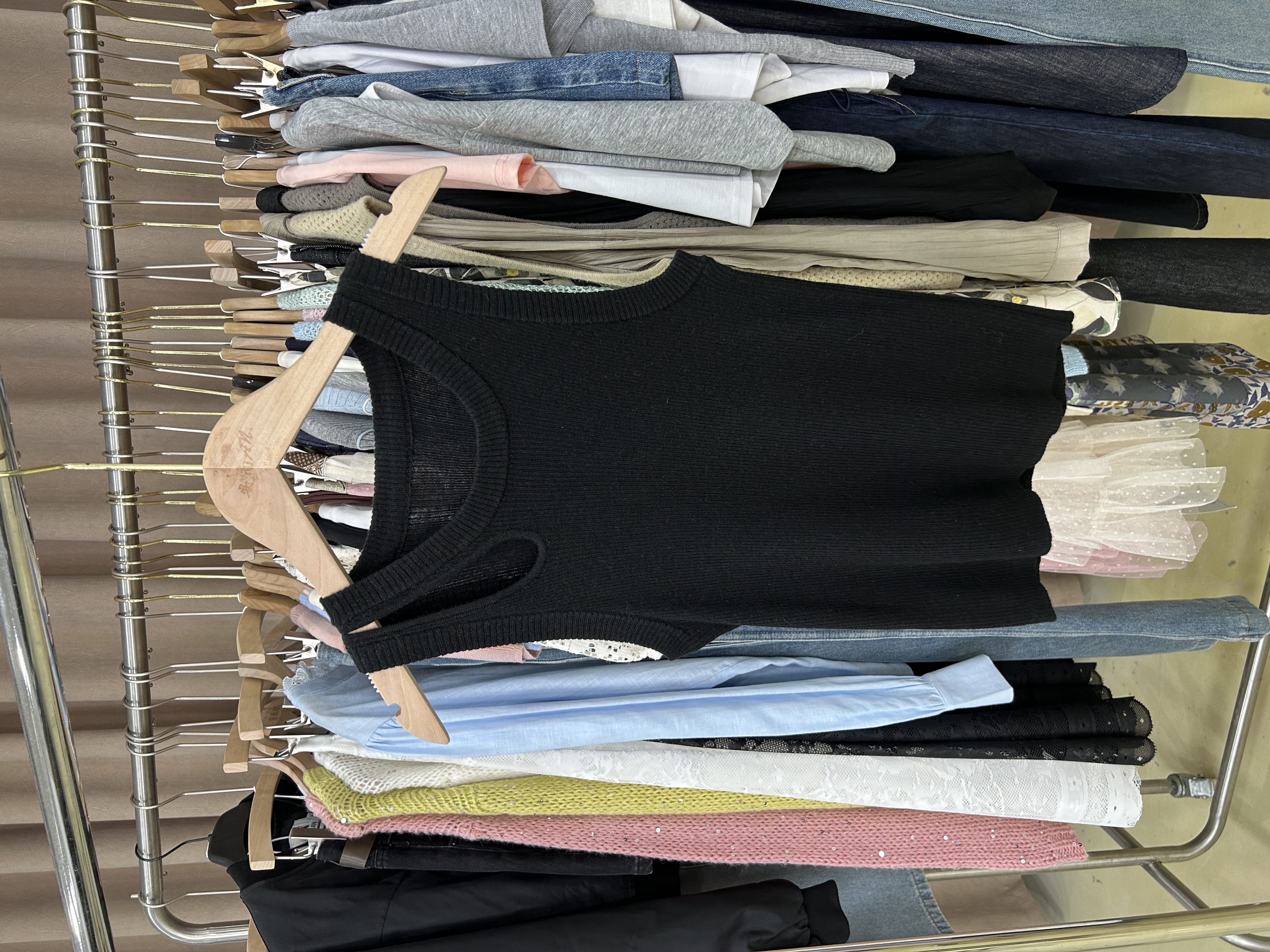 Q1644背心女圆领镂空设计针织美背修身无袖套头打底内搭