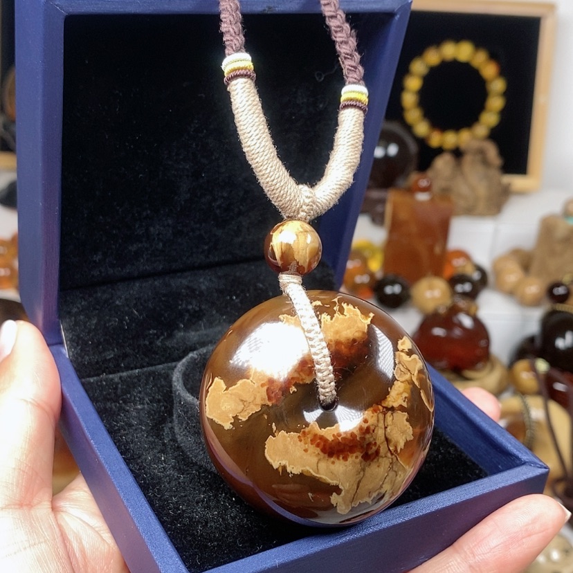 【闪购商品】琥珀颈饰未镶嵌血蜜蜡平安扣