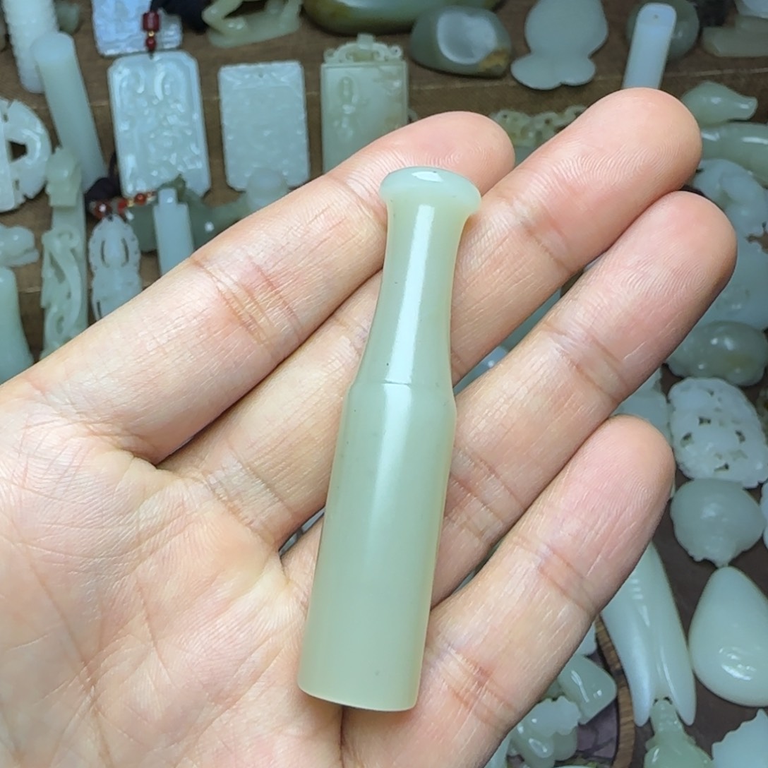 和田玉挂件未镶嵌烟嘴