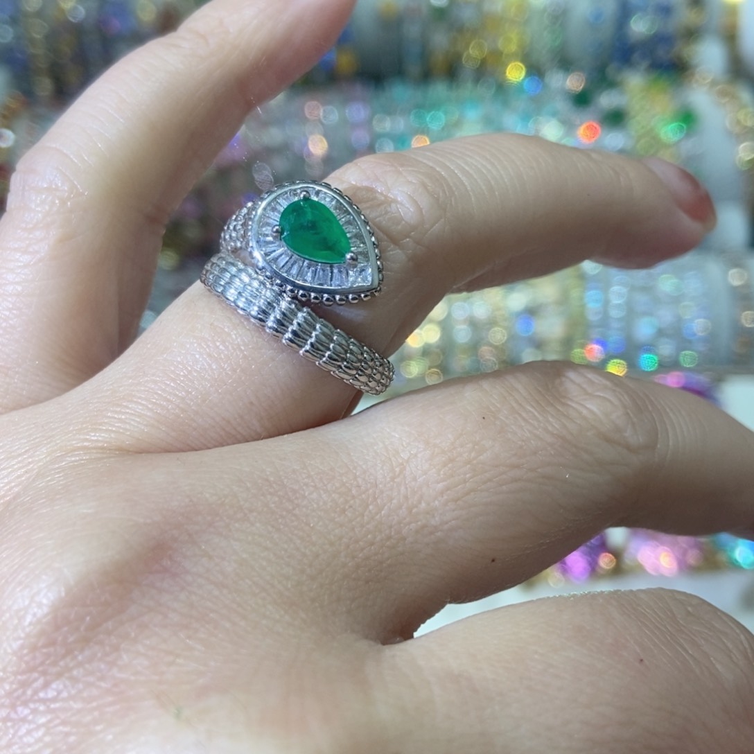 66锆石（处理）戒指