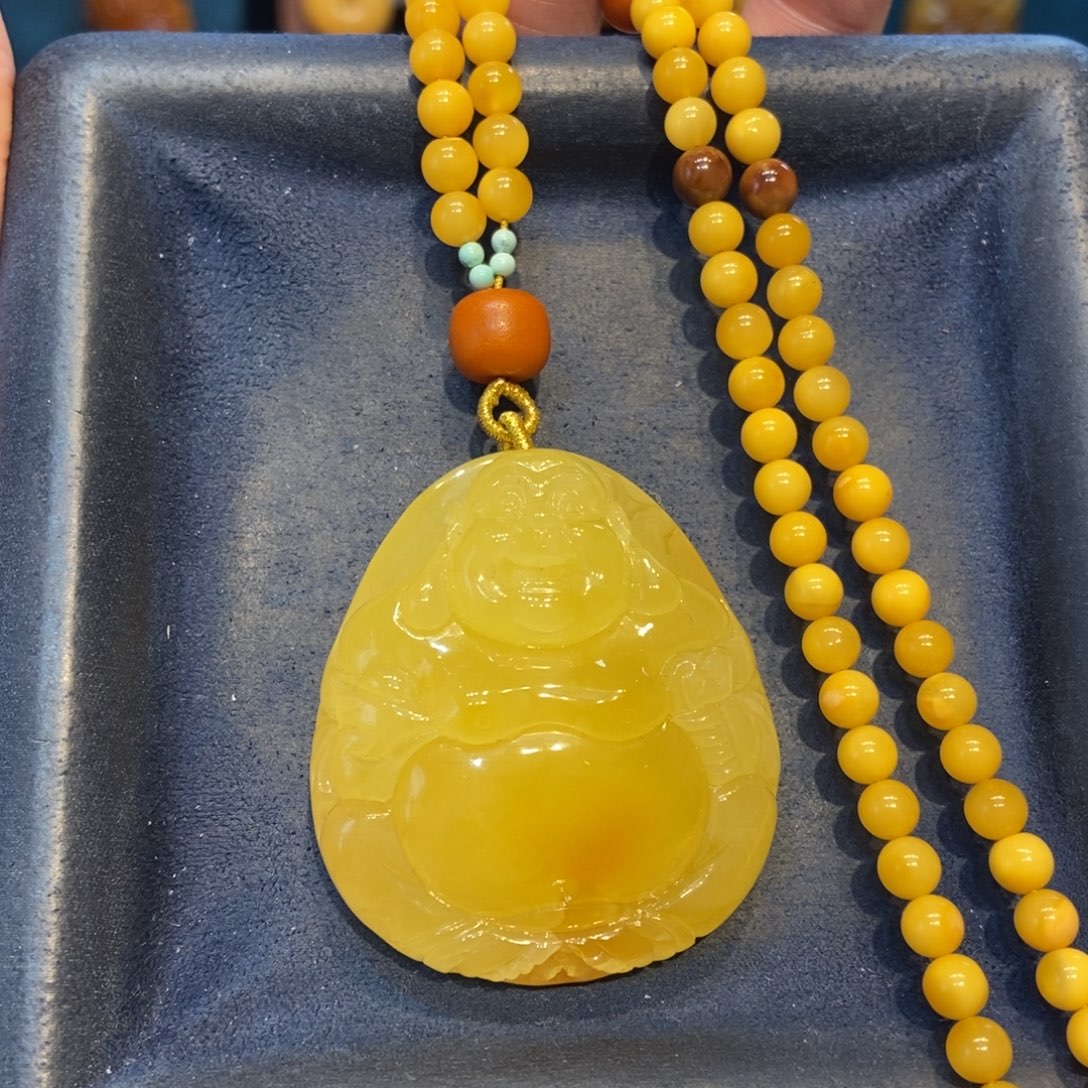 琥珀未镶嵌颈饰蜜蜡