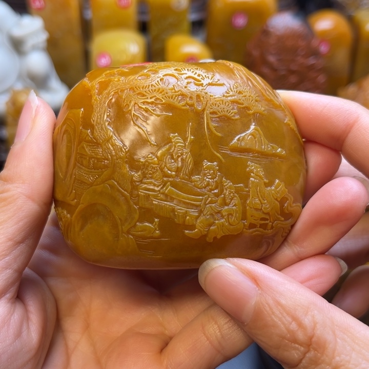 寿山石印石跟***杯题材：工艺品