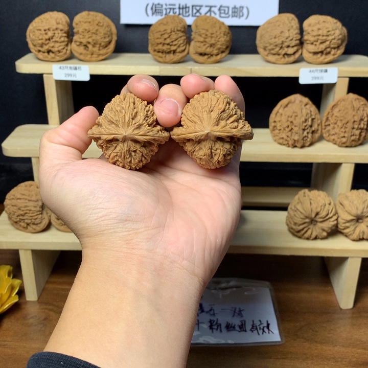 洛***朱吊坠文玩核桃南疆