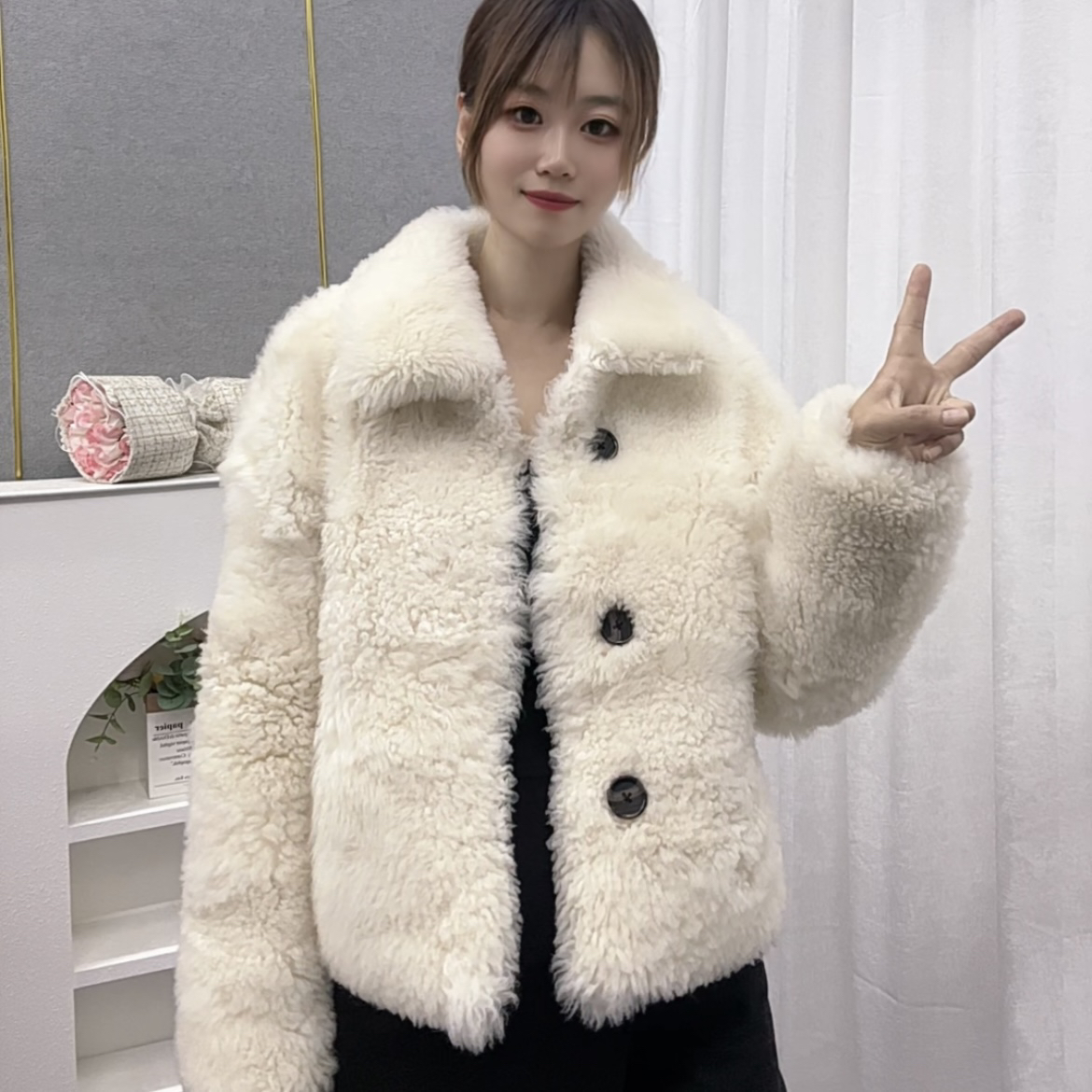 新款羊毛皮毛一体百搭时尚加厚款冬季短款网红外套女厚款女装翻领
