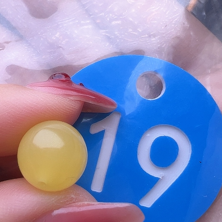 蜜蜡裸石未镶嵌10.7mm 鸡油黄 圆珠