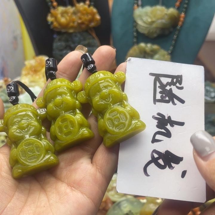 蛇纹石玉合金颈饰