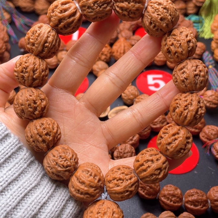 文玩核桃吊坠珊瑚黄皮手持