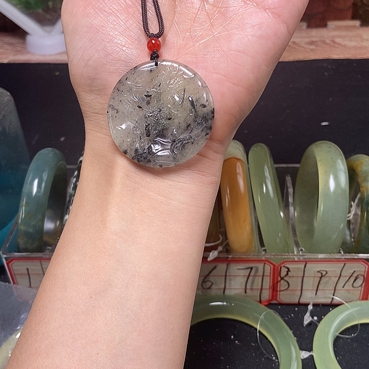 蛇纹石玉手镯未镶嵌