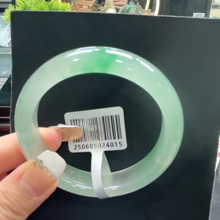 石英质玉（非洲翠）未镶嵌手镯