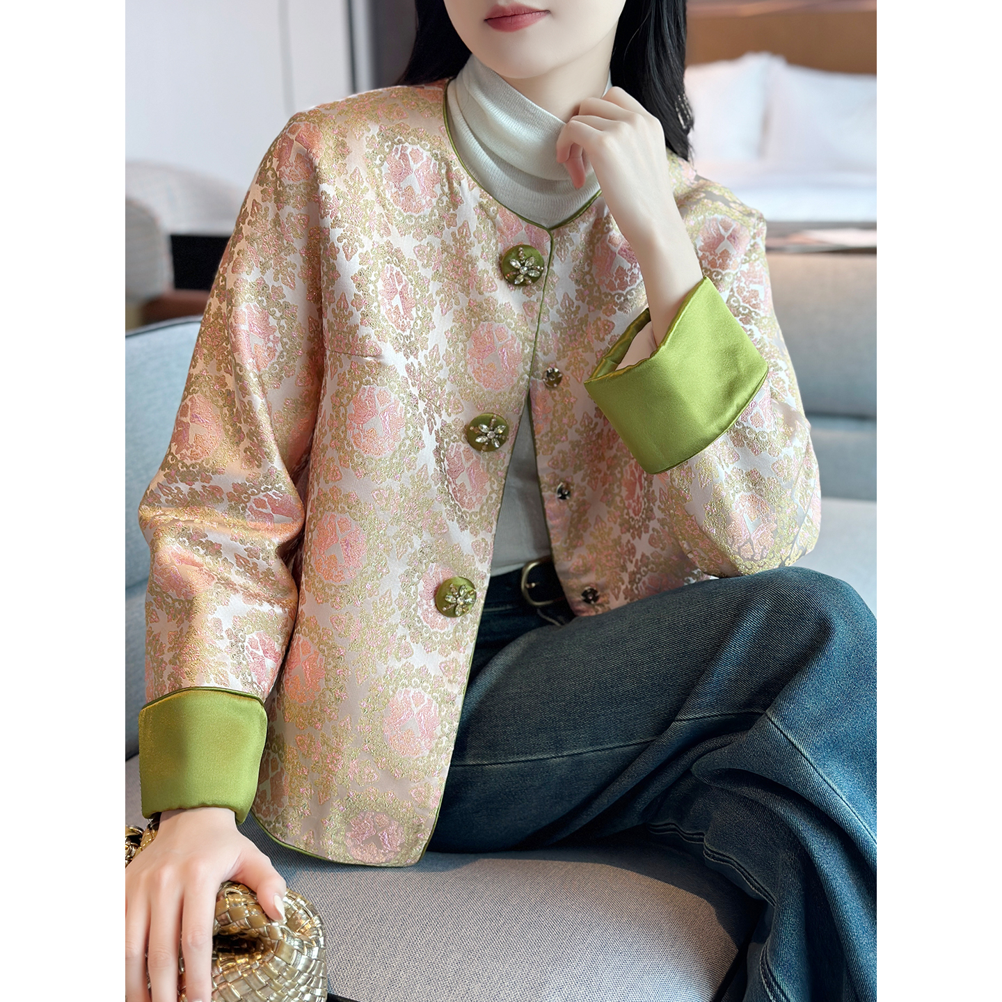 左左家 贵气新中式~重工钻扣圆领撞色宋锦桑蚕丝提花国风棉服外套