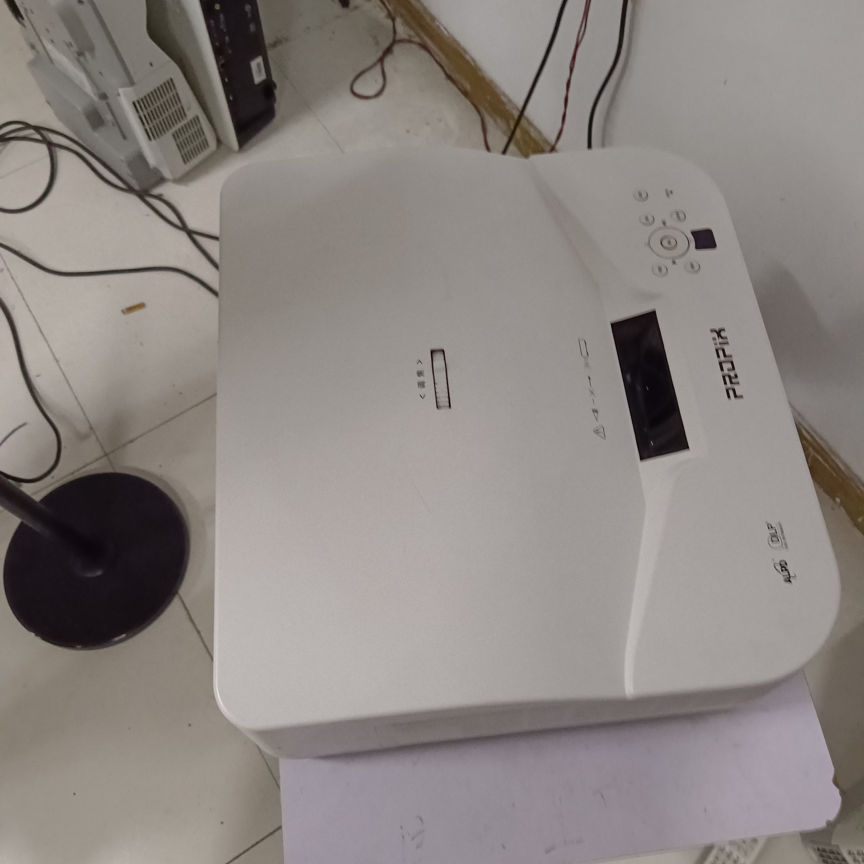 8新  二手光峰投影仪运费自理