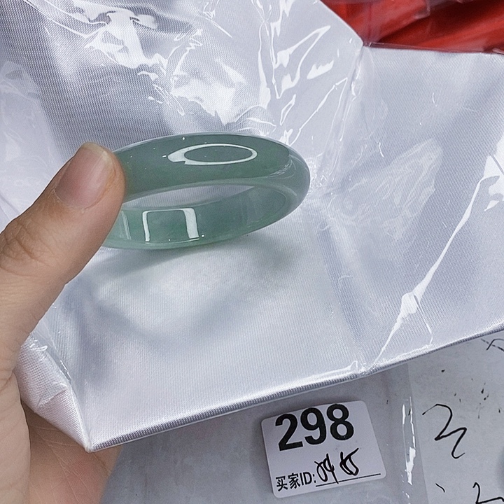 翡翠未镶嵌手镯一图一物实物为准（微瑕处理）