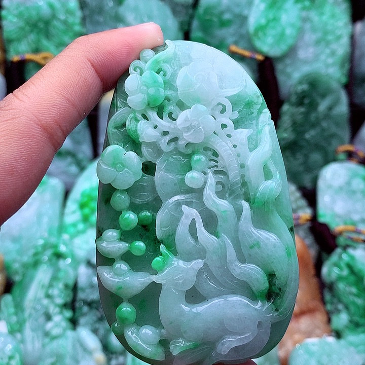 翡翠未镶嵌吊坠(不含链)舒*手