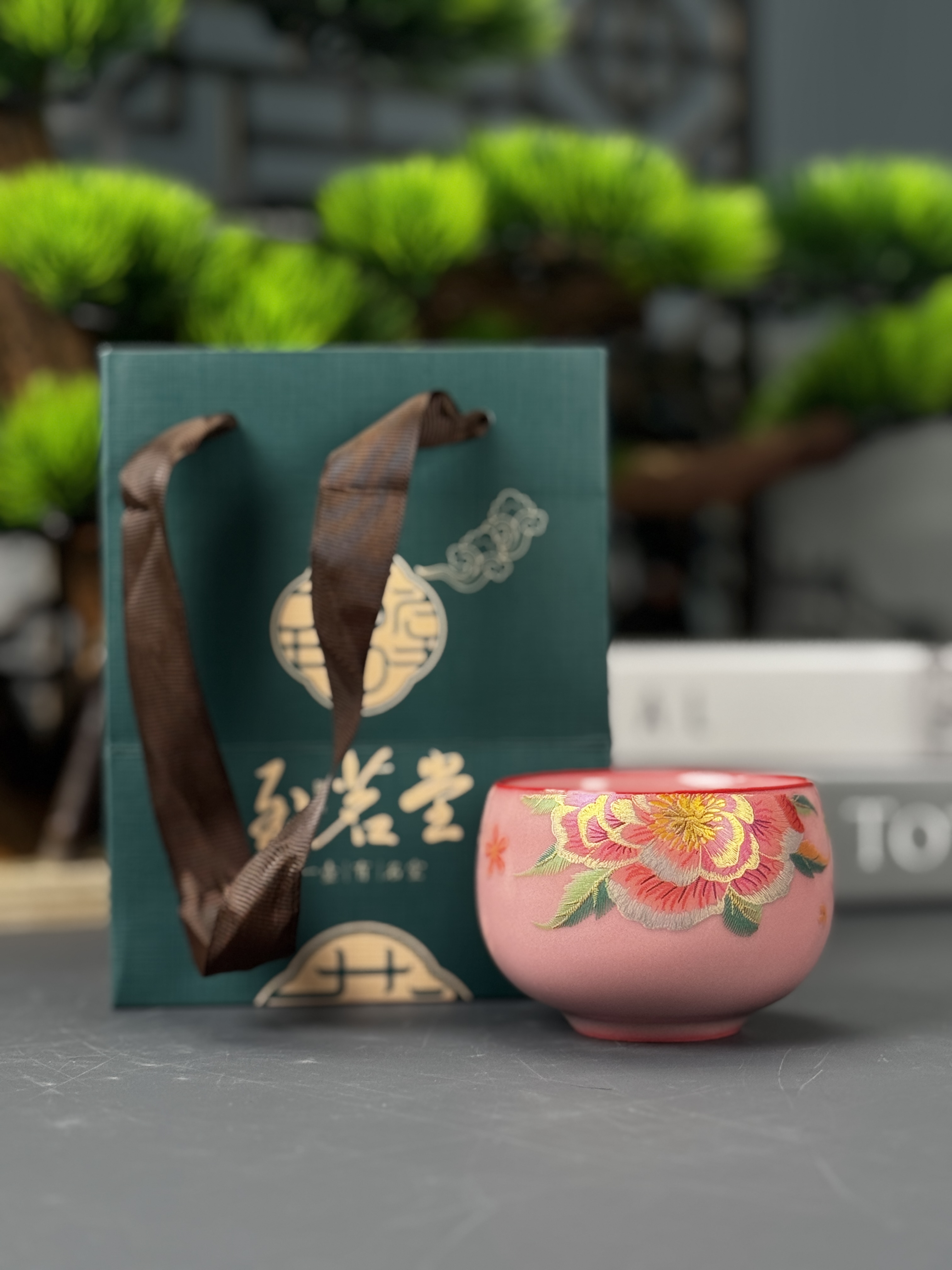 【至茗堂】猪油冻当代汝窑【缂丝牡丹】禅定杯（配礼盒）