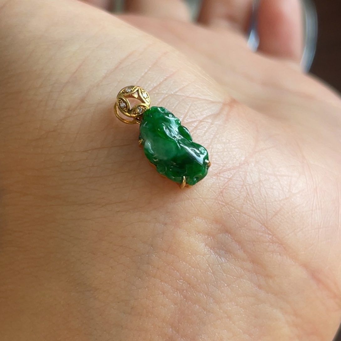 翡翠18K金镶嵌颈饰