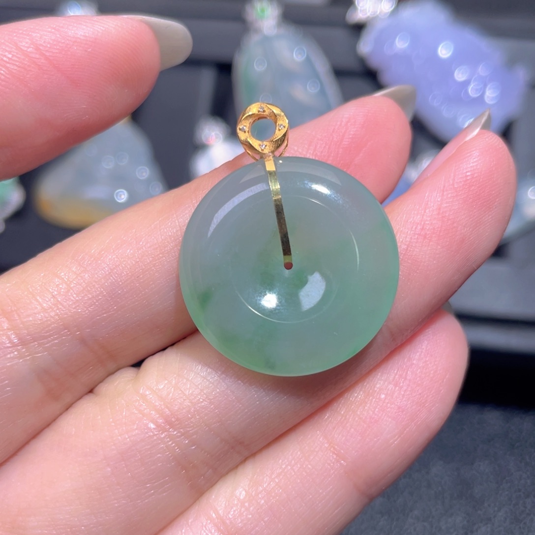 颈饰18K金镶嵌翡翠翡翠