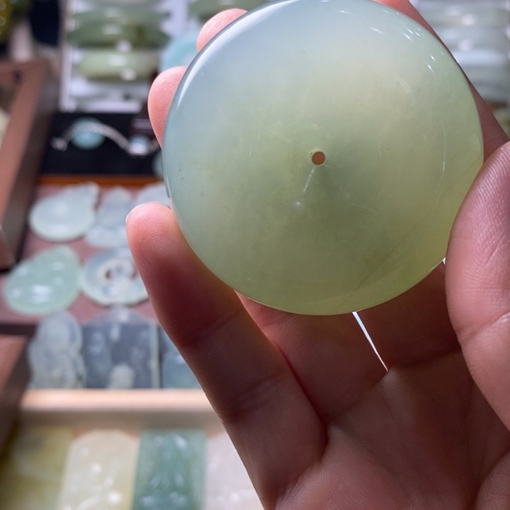 未镶嵌蛇纹石玉颈饰
