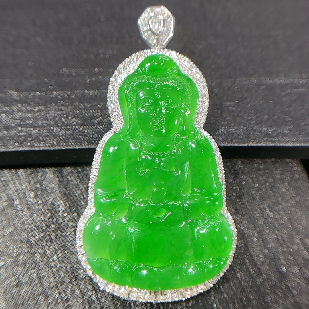 18K金镶嵌天然A货翡翠高冰正阳绿正庄观音整体：80.3×44.6×14.5mm