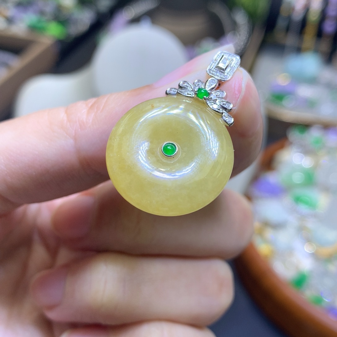 颈饰18K金镶嵌翡翠