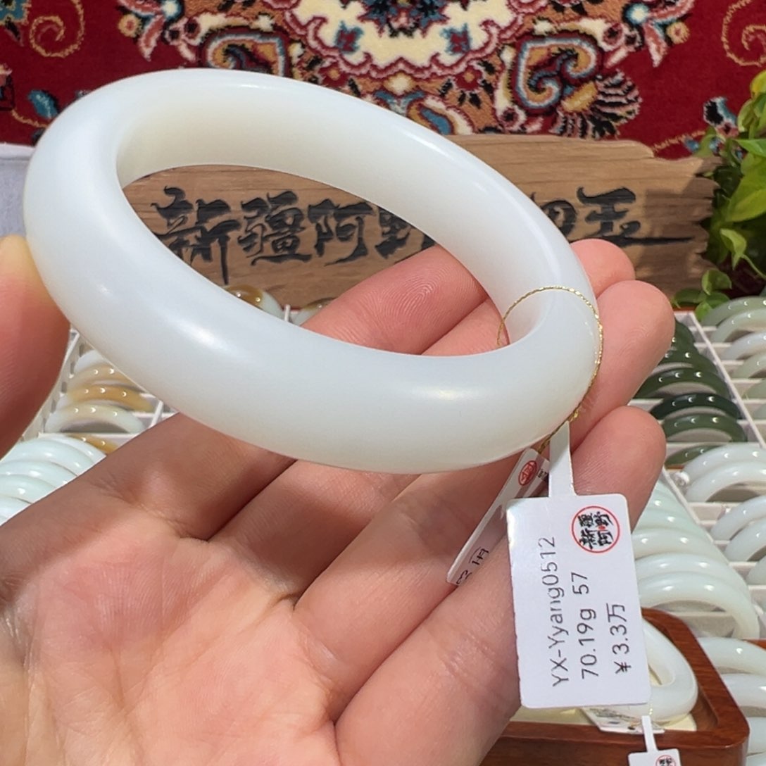 未镶嵌手镯和田玉优雅羊脂白玉手镯油膏老料正装