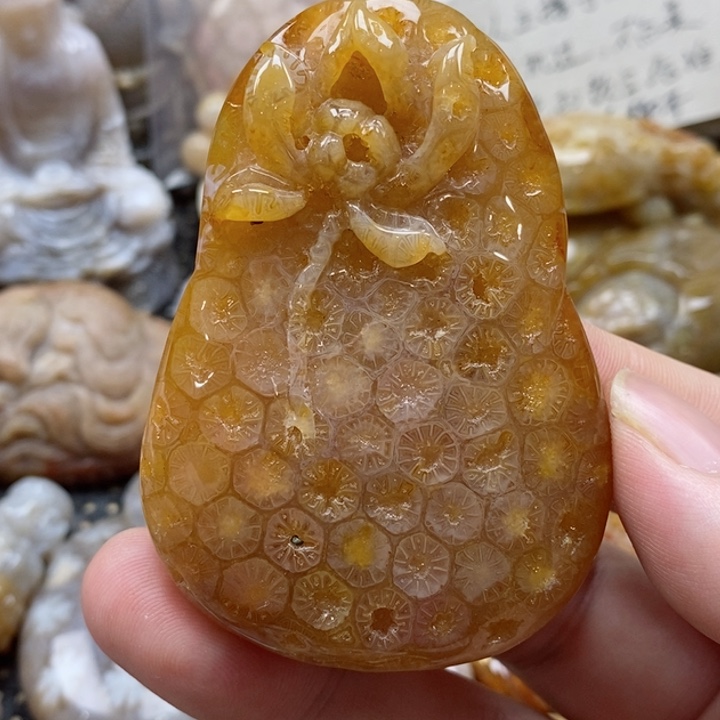 石英质玉颈饰未镶嵌