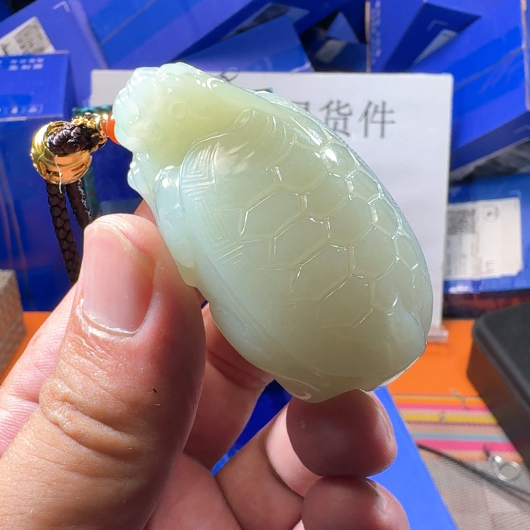 颈饰未镶嵌和田玉（糖玉）