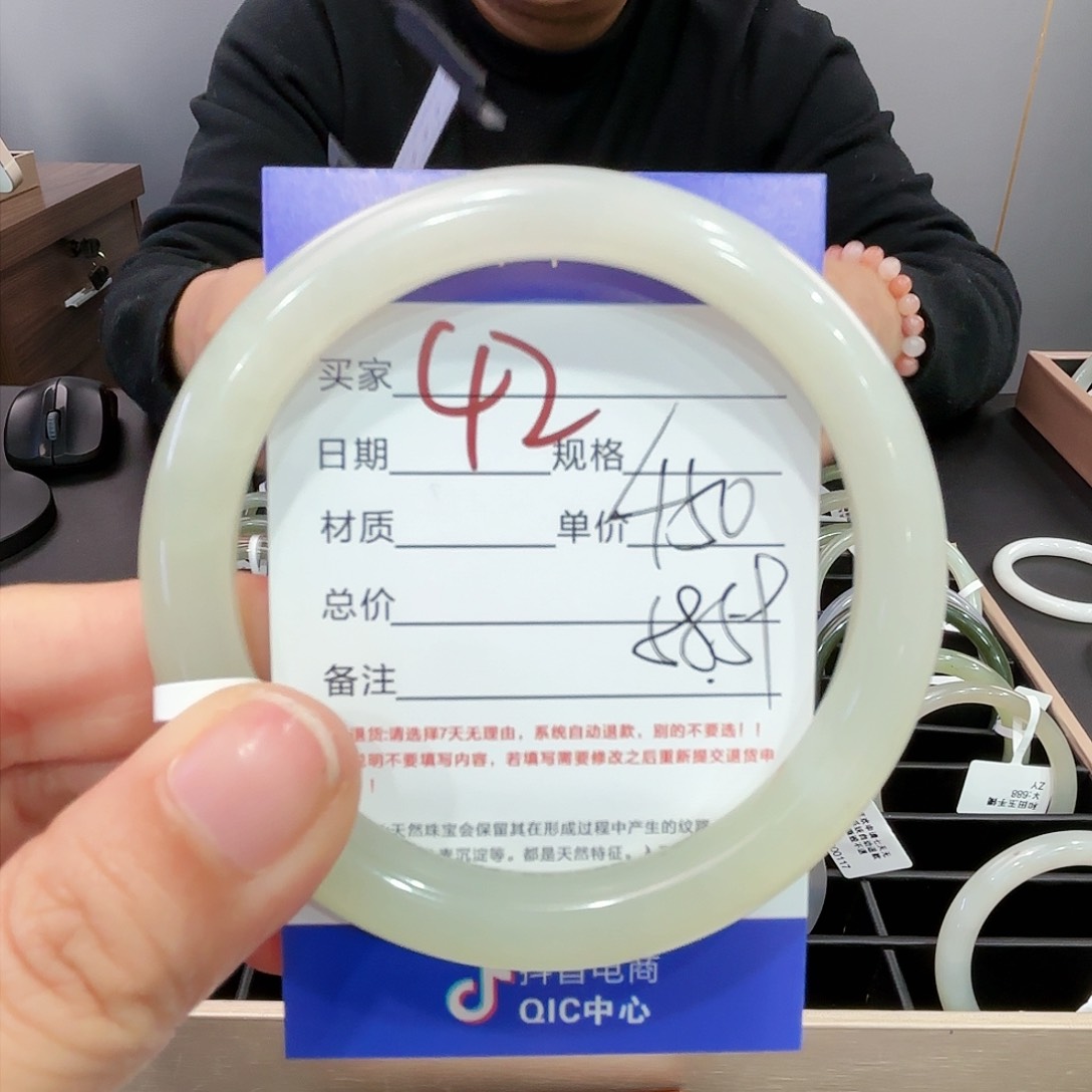 和田玉手镯未镶嵌