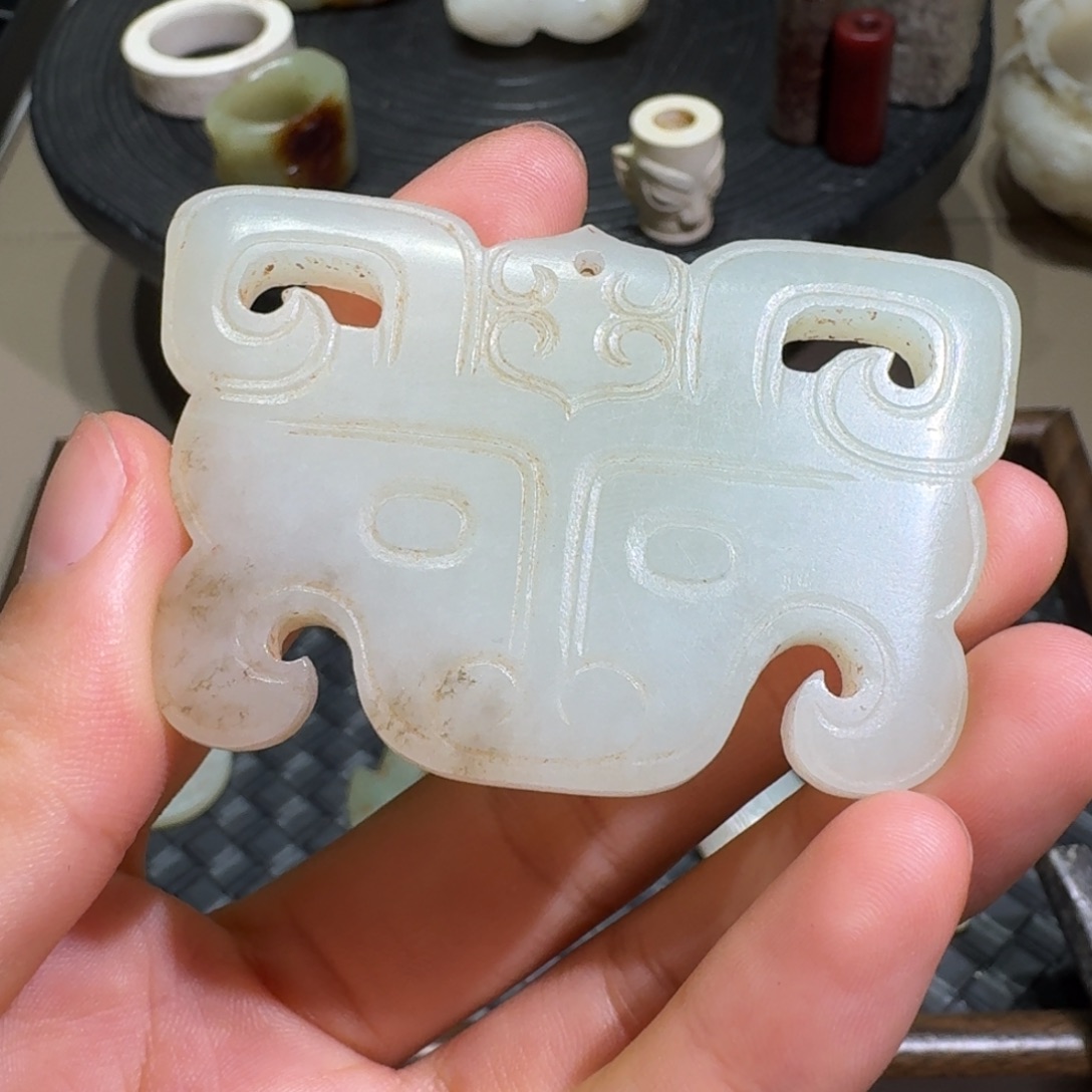 郑***峰未镶嵌和田玉挂件