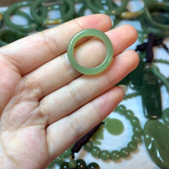 岫岩老玉（透闪石质玉）未镶嵌颈饰