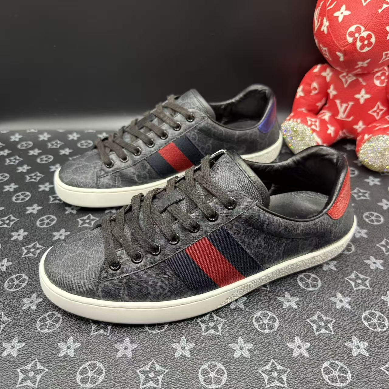 95新 GUCCI/古驰 男士黑色暗纹老花板鞋40.5欧码 ddm3270