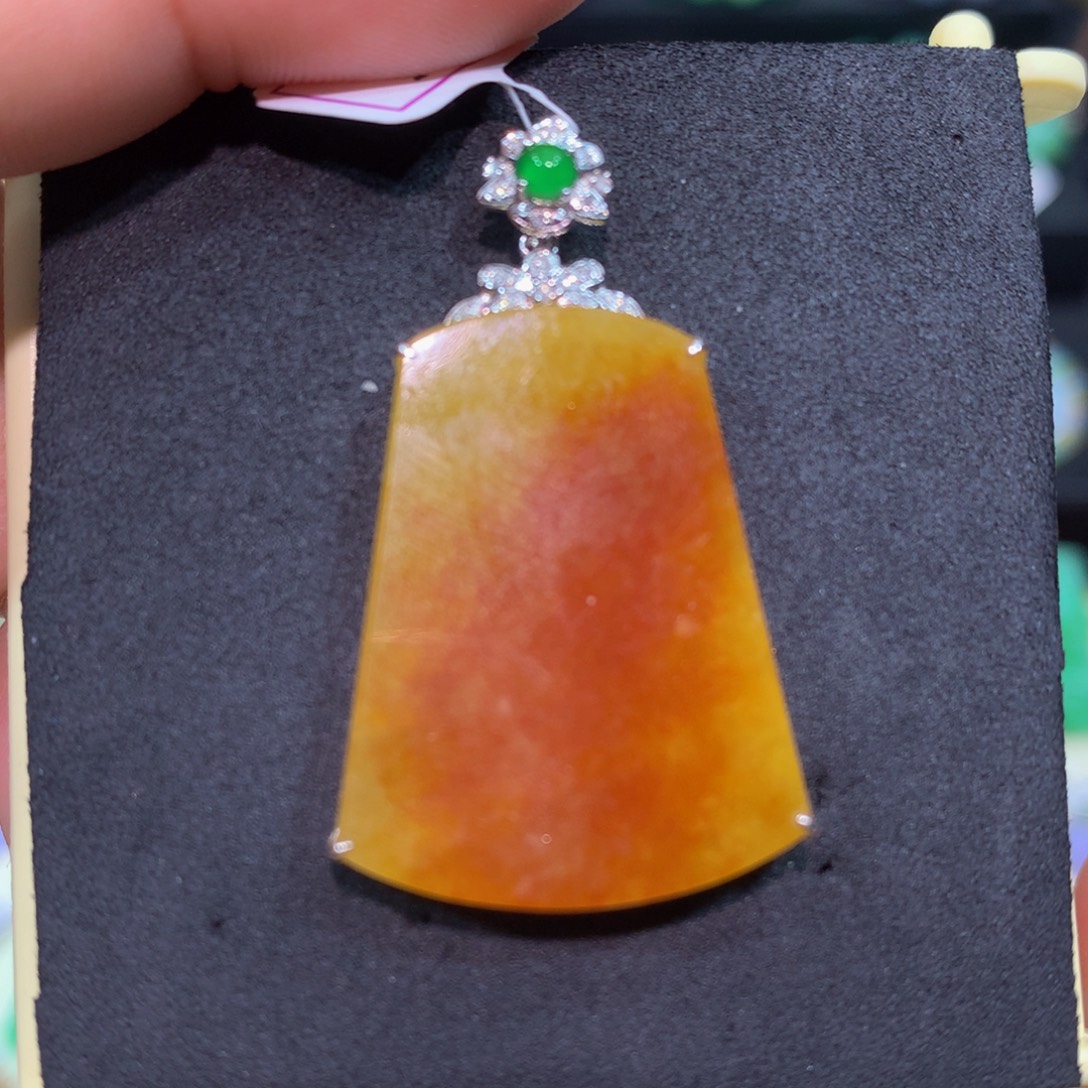 翡翠18K金镶嵌颈饰翡翠