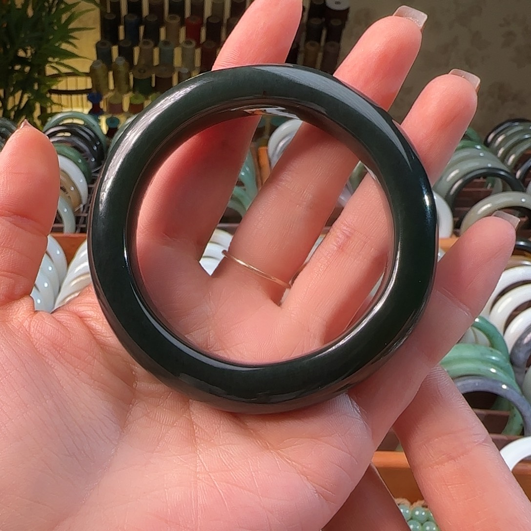 夏***雯和田玉未镶嵌手镯