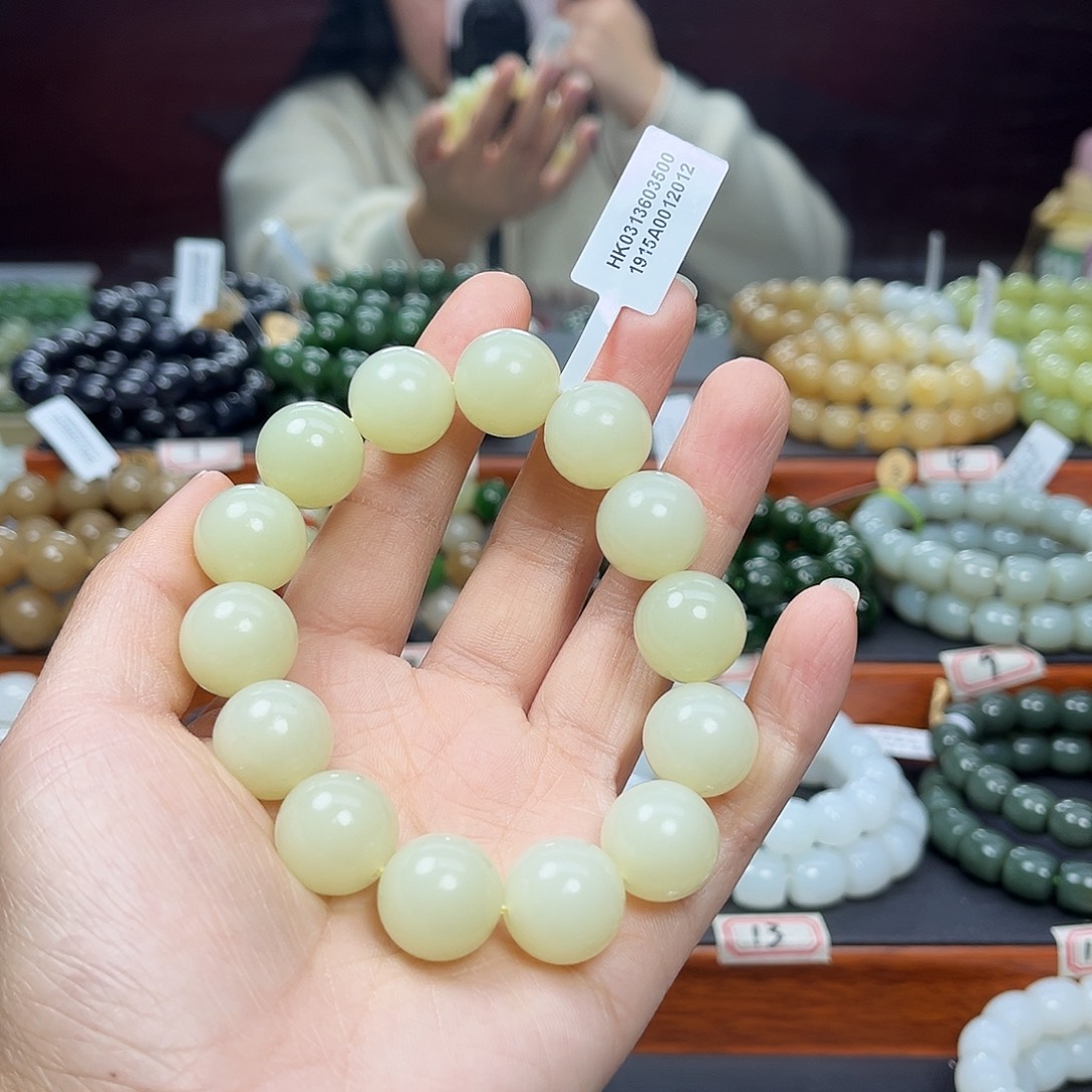 九***戒和田玉未镶嵌手链