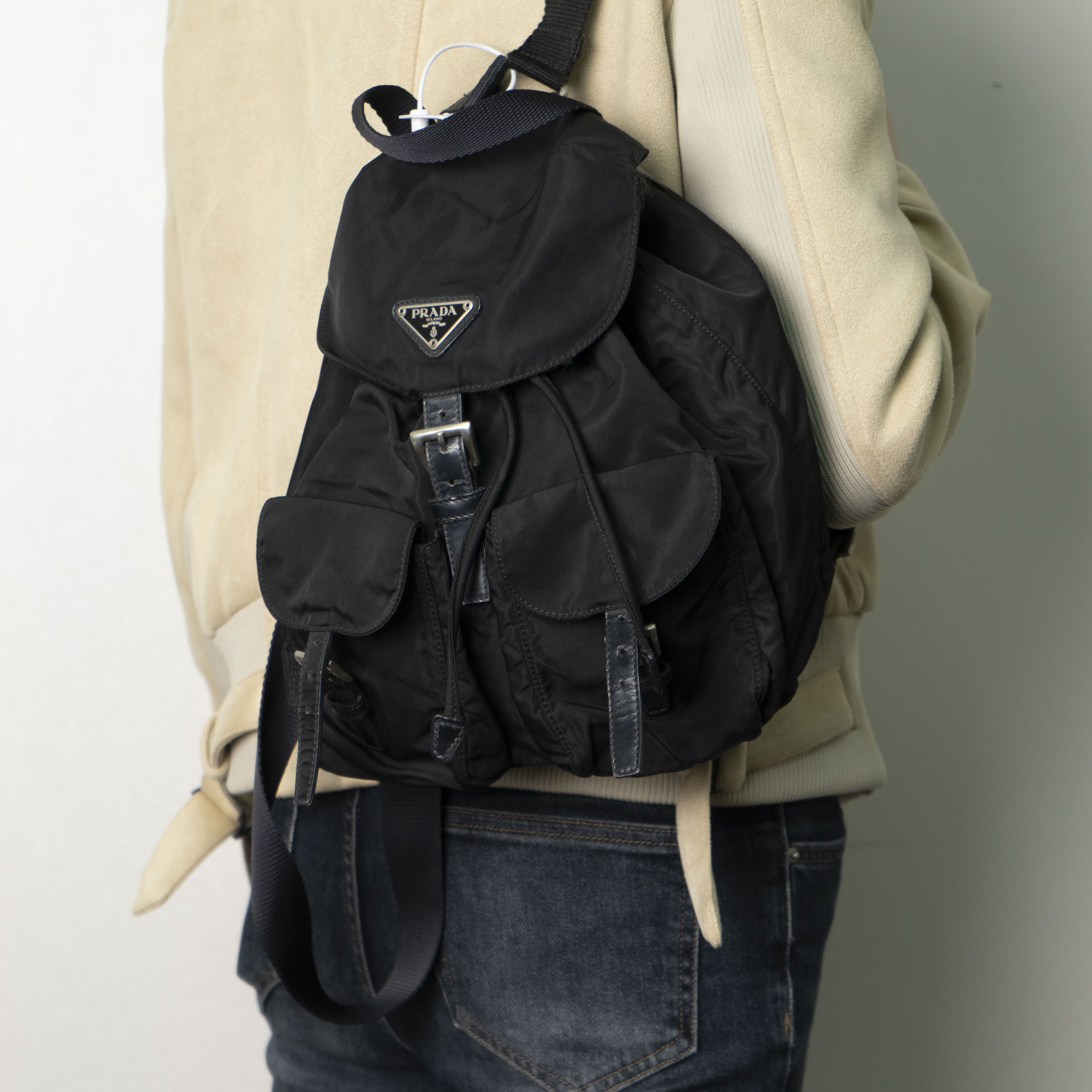 95新 Prada/普拉达 黑银插扣双肩包/小号/23/A14063BD20