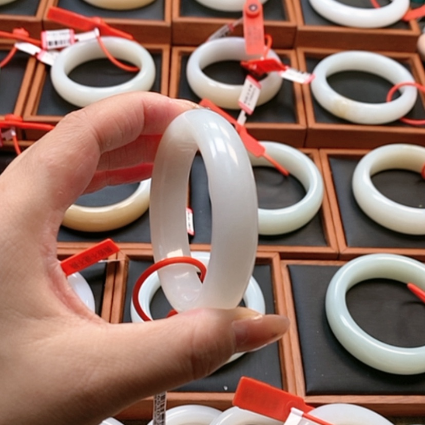 【闪购商品】未镶嵌手镯和田玉