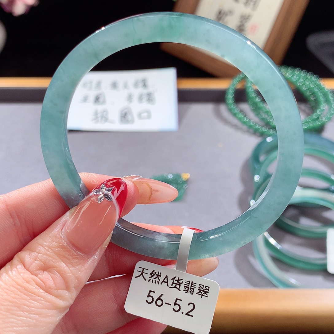 翡翠手镯（圆镯）未镶嵌