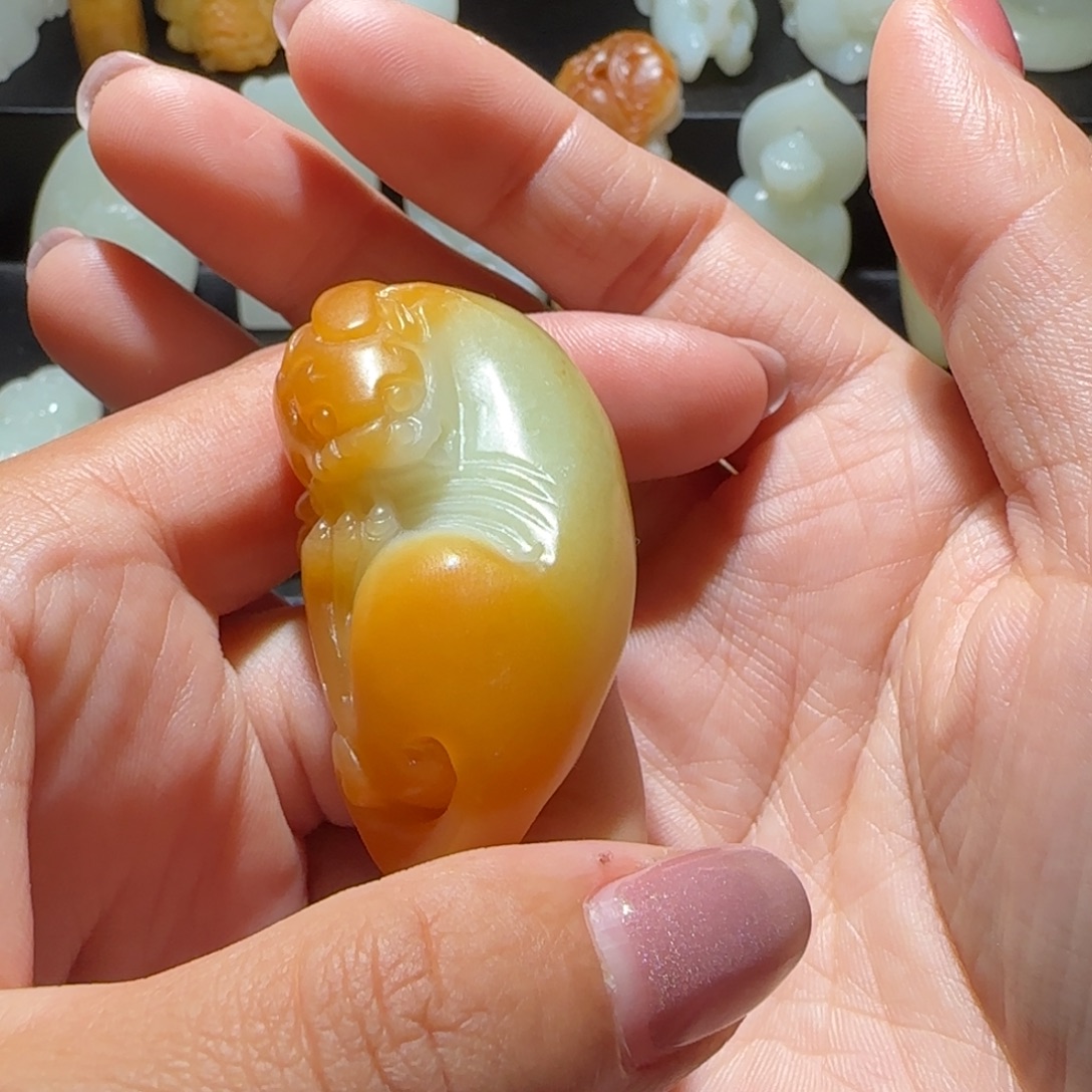 P***y和田玉未镶嵌颈饰