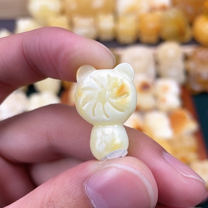 琥珀裸石未镶嵌蜜蜡