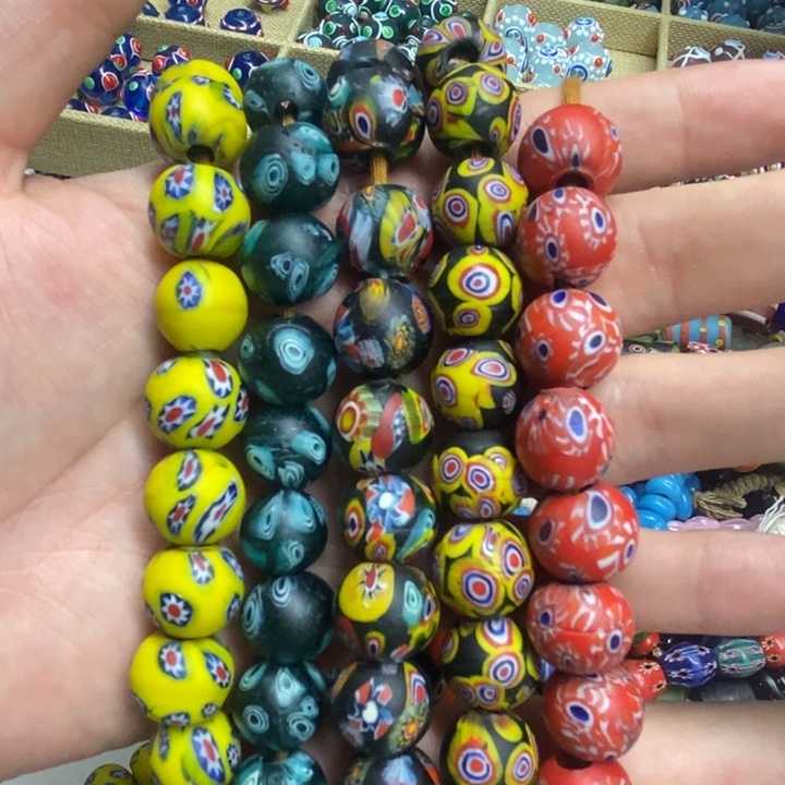 颈饰玻璃千花圆珠 可半 