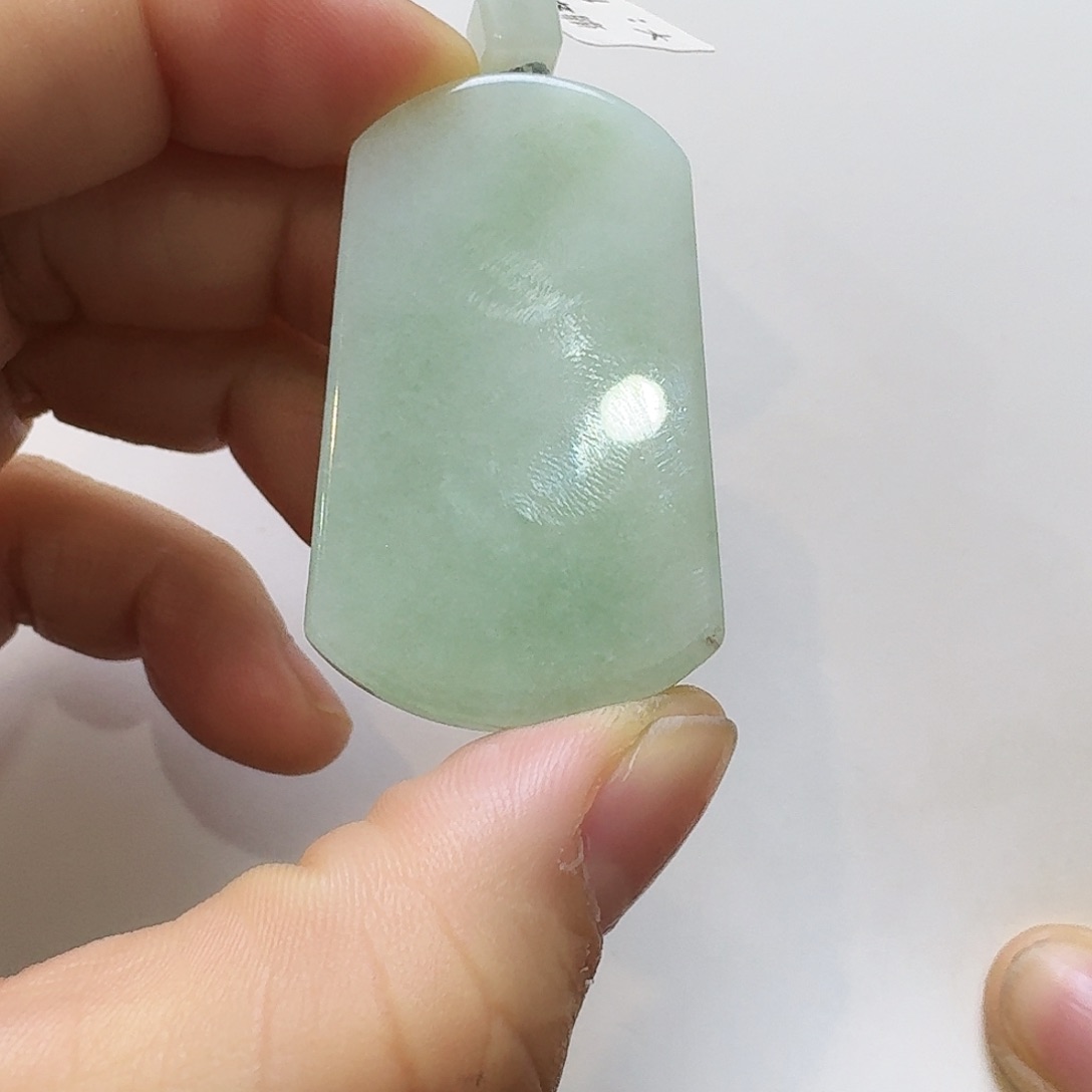 翡翠颈饰未镶嵌无事牌