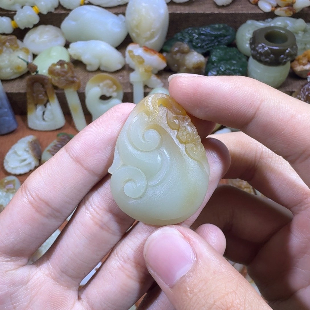 和田玉未镶嵌颈饰