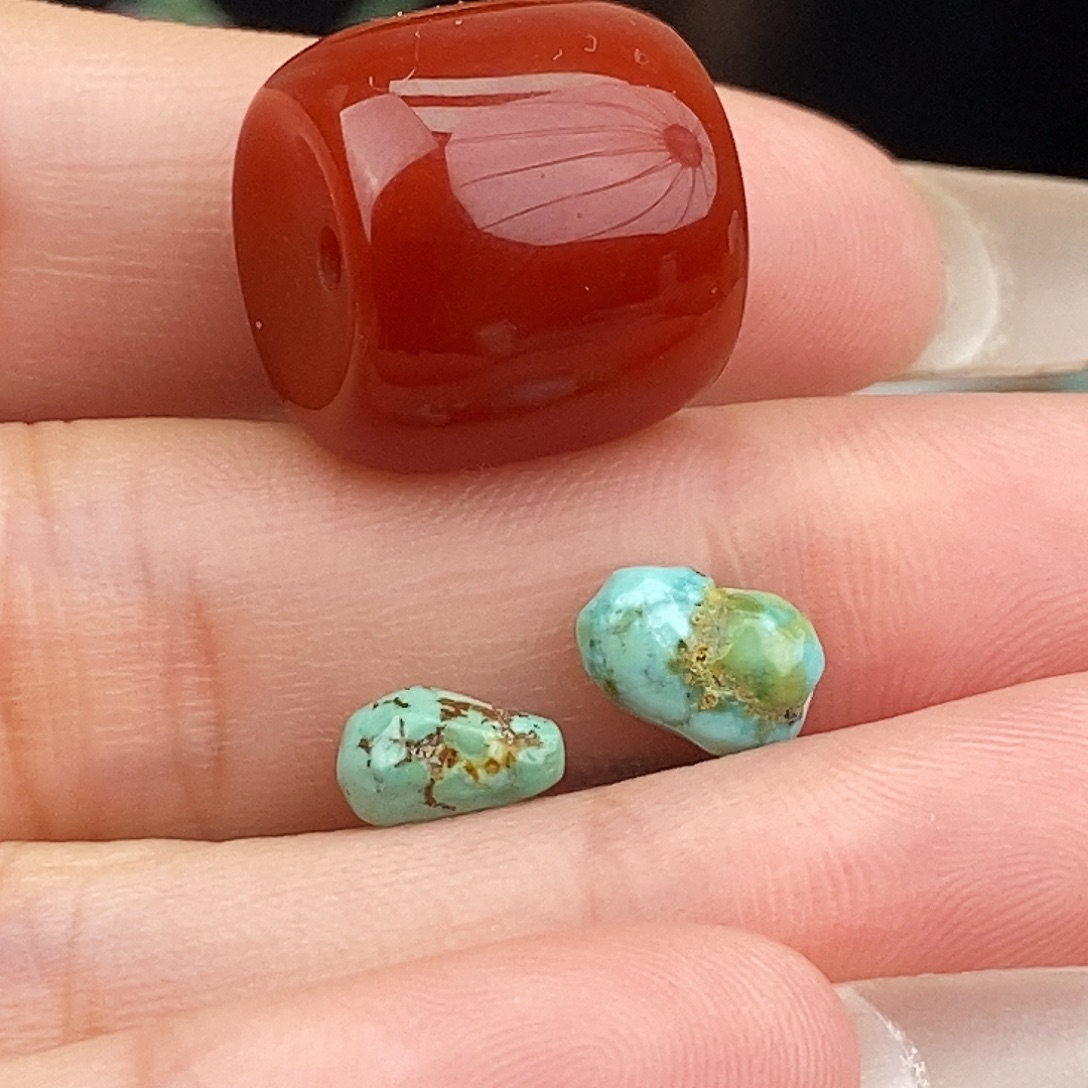 n***，玛瑙/玉髓未镶嵌原矿