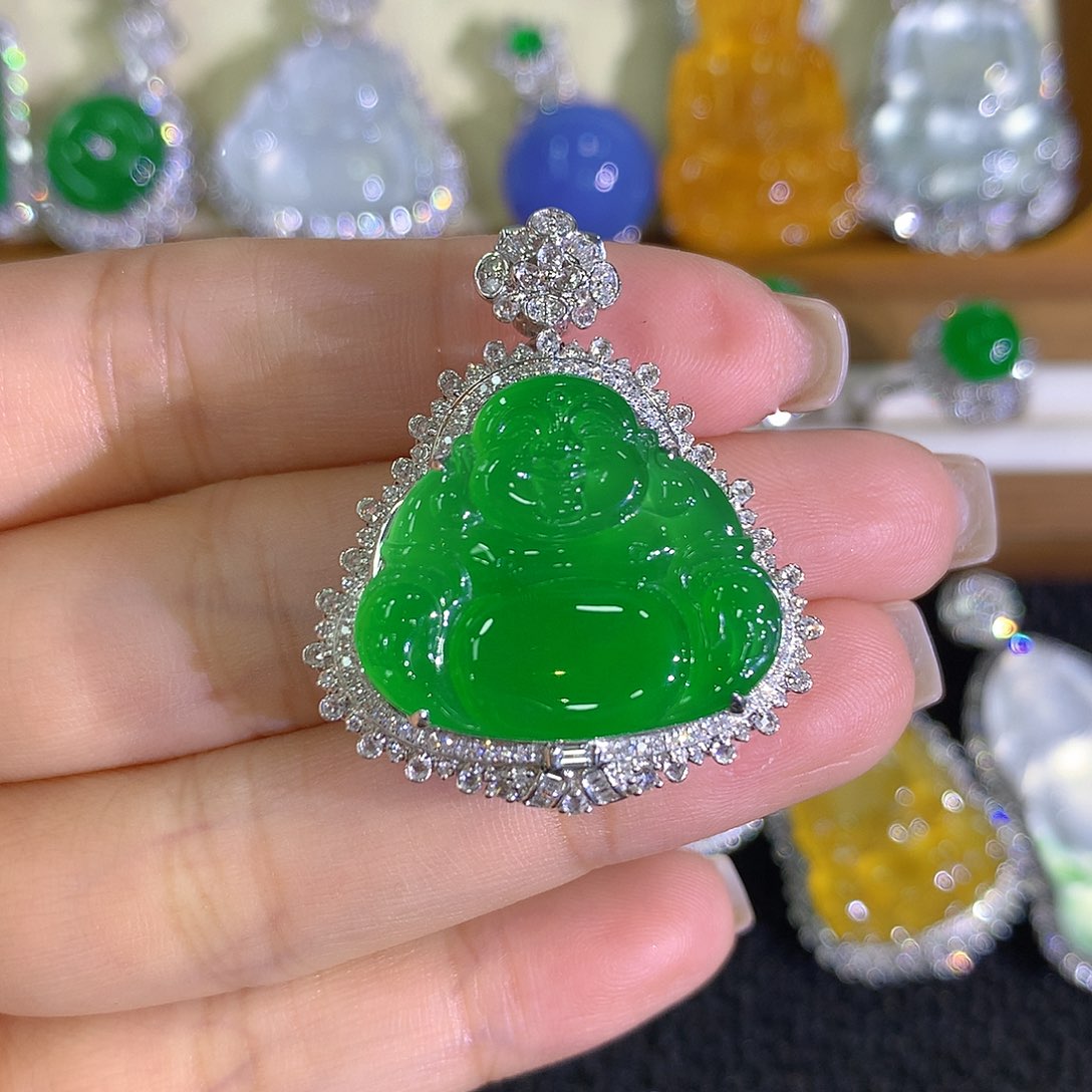 翡翠18K金镶嵌颈饰佛公