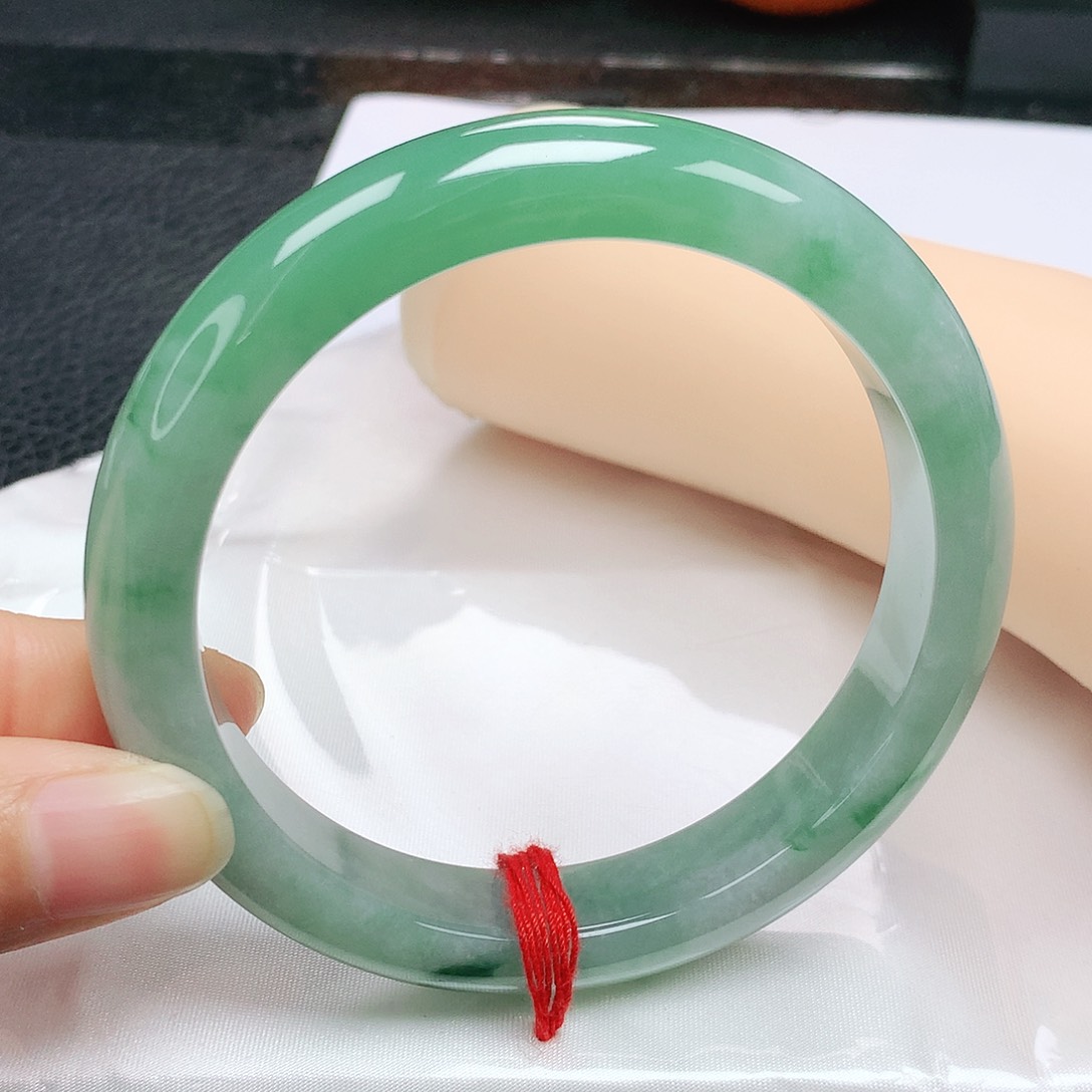 翡翠手镯未镶嵌正6364