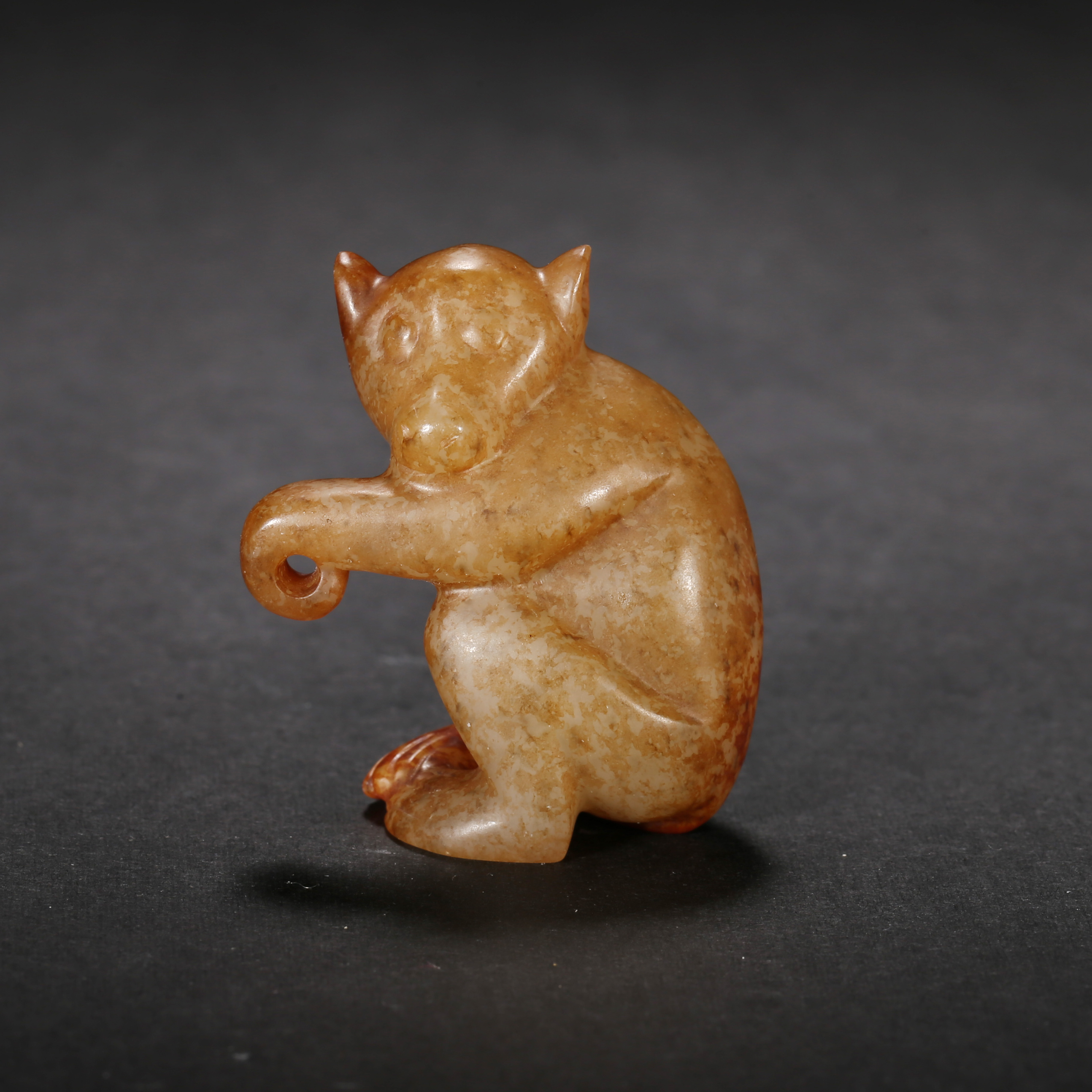 明代*红沁灵猴/03SW4344/和田玉【北京文博】