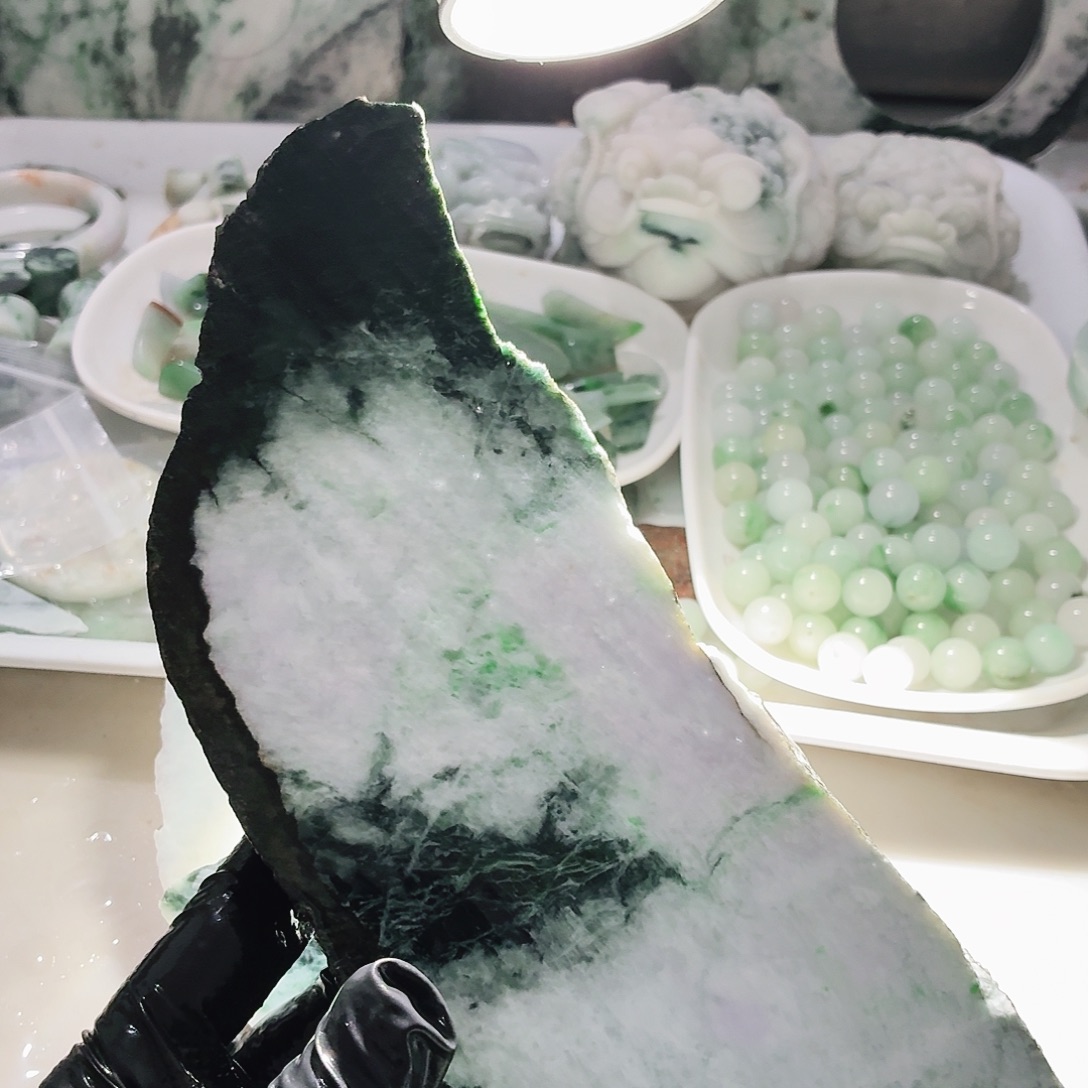 翡翠未镶嵌颈饰边角料