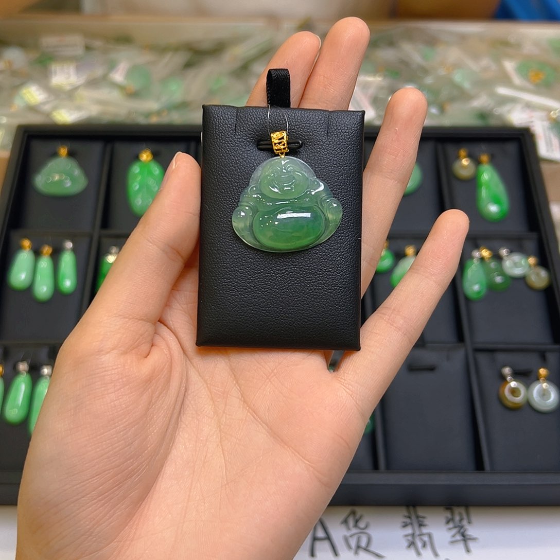 翡翠颈饰18K金镶嵌翡翠