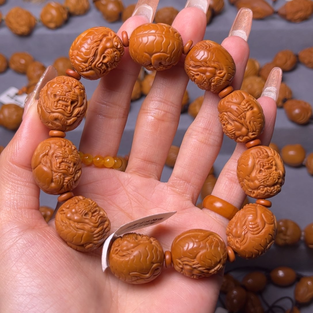 橄榄核吊坠1.8虎虎生威