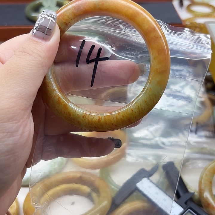 菲***雅蛇纹石玉未镶嵌手镯