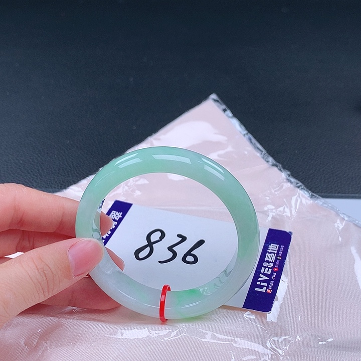 翡翠手镯未镶嵌手镯001825